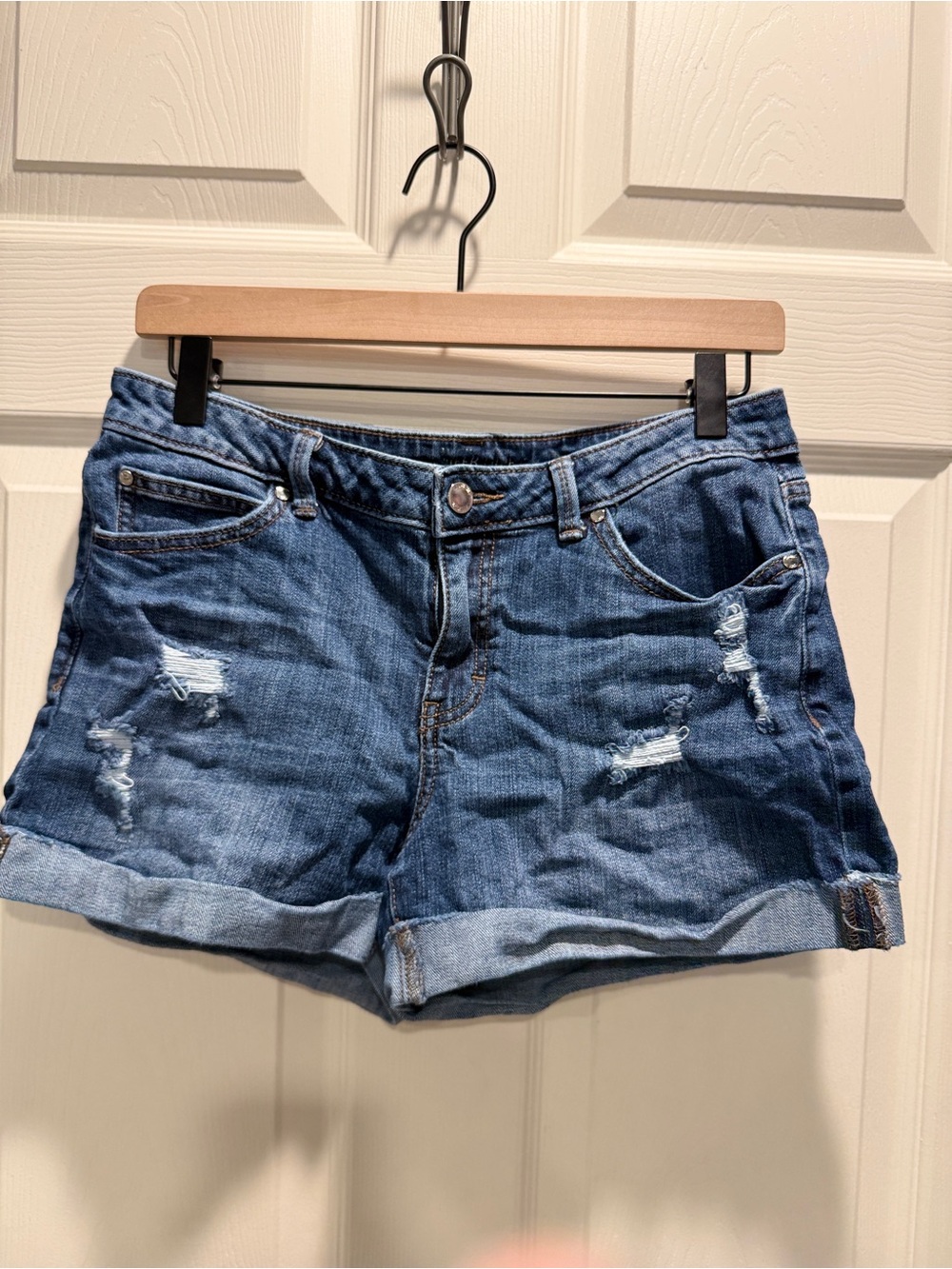 Jennifer Lopez Distressed Denim Shorts Size 8 Cuffed Stretch Blue Jean - Picture 4 of 9